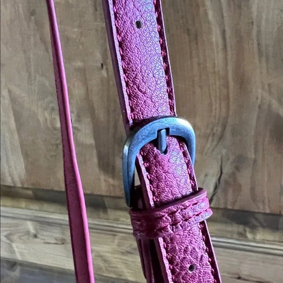 Wrangler | Red Rose Tooled Bag w/ Crossbody and Fringe Accents - Picture 11 of 12